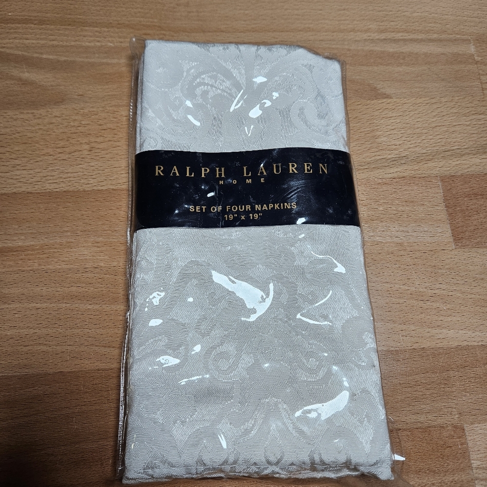 Ralph Lauren Dinner Napkins White Thoroughbred Paisley Set of 4 Portrait White